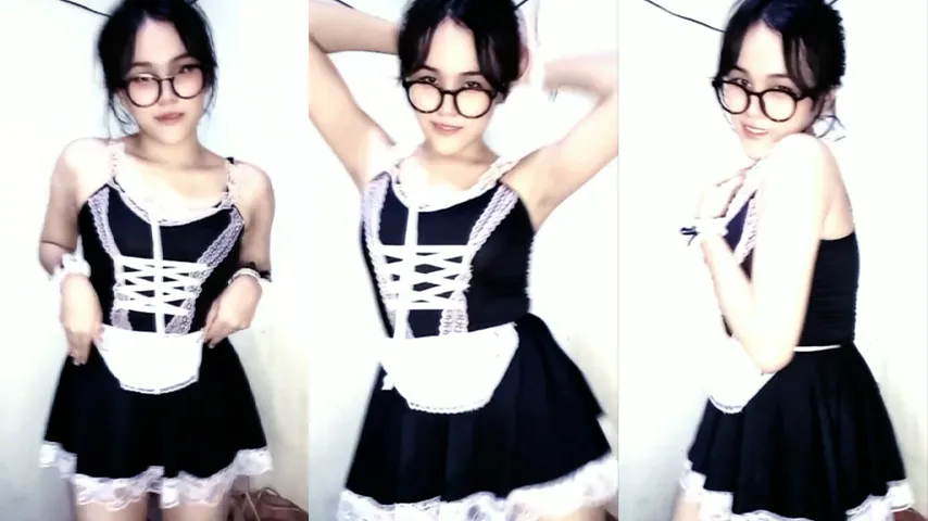 ABG Kostum Pembantu Joget Montok