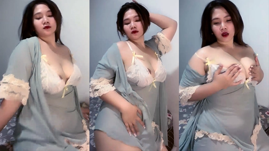 Febby Cantik Gemoy Remas Toket MangoLive